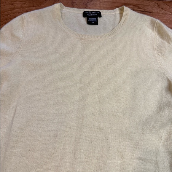 Lord & Taylor Soft Yellow Crew Neck Sweater 100% Cashmere - Picture 2 of 4